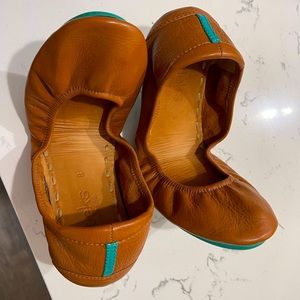Leather Tieks size 8